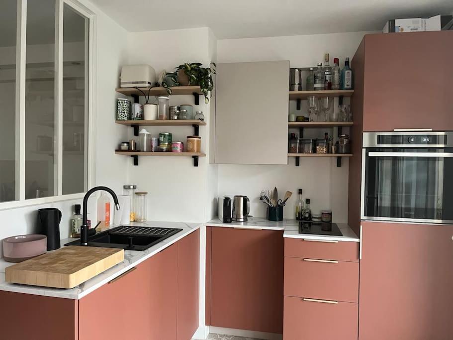Confortable Canal St Martin Apartment Paris